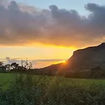 Where The Ocean Meets The Sky - 5 Min From Surfing