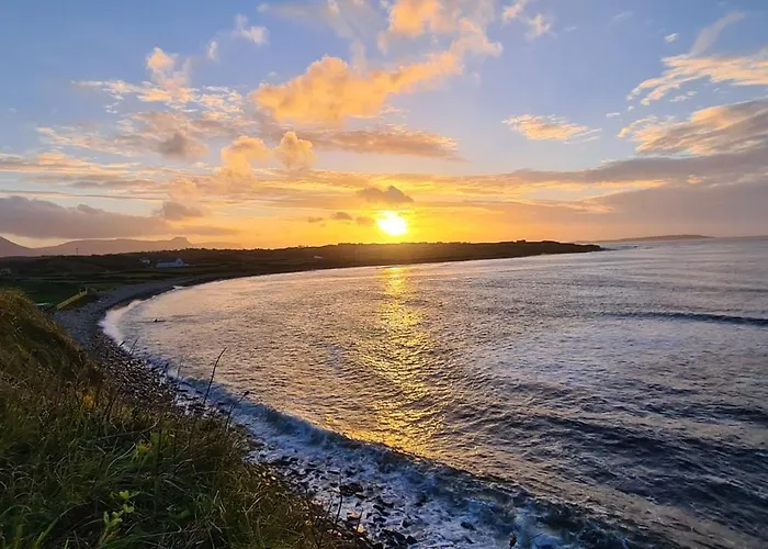 Where The Ocean Meets The Sky - 5 Min From Surfing 홈스테이